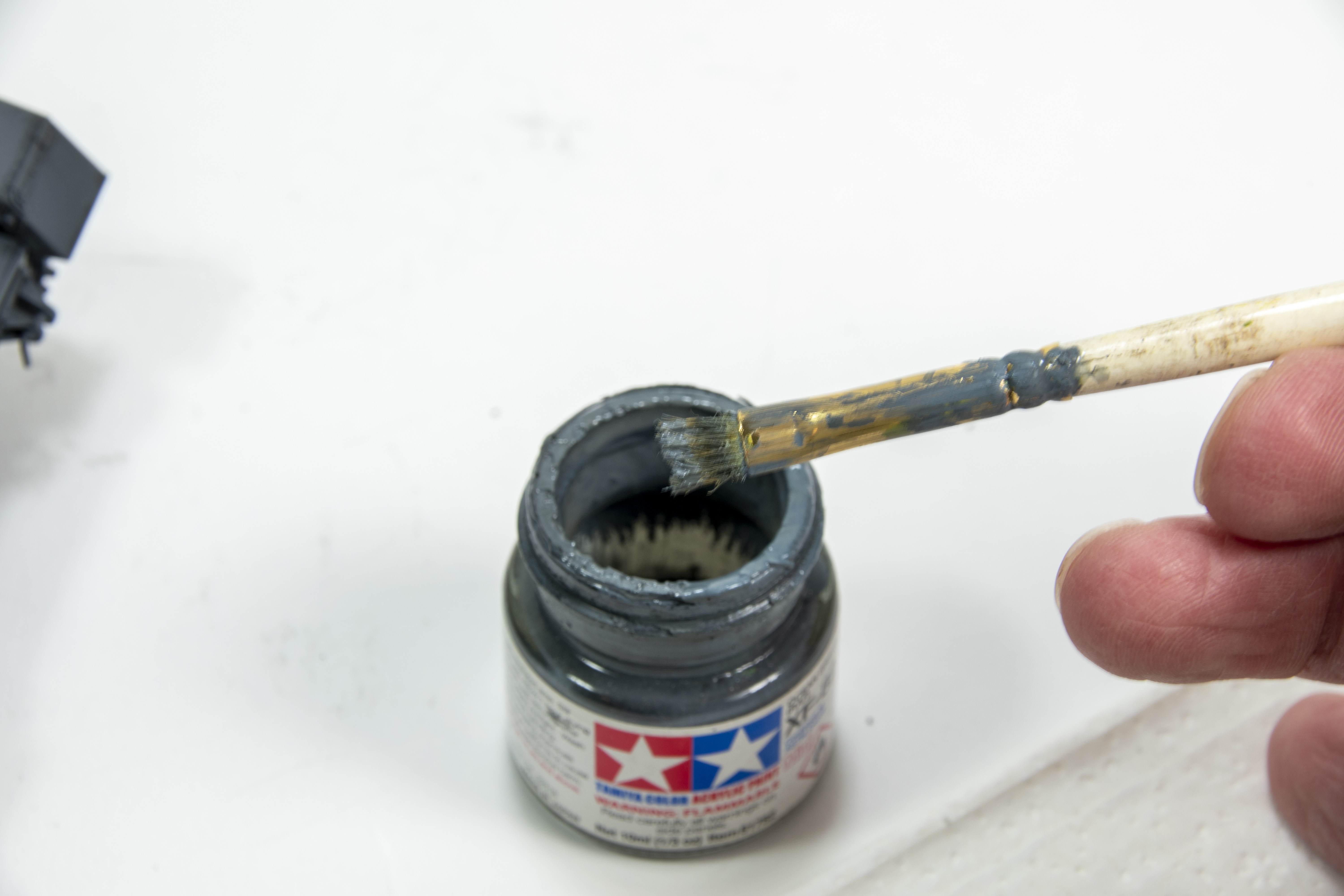How to dry-brush paint on a scale model