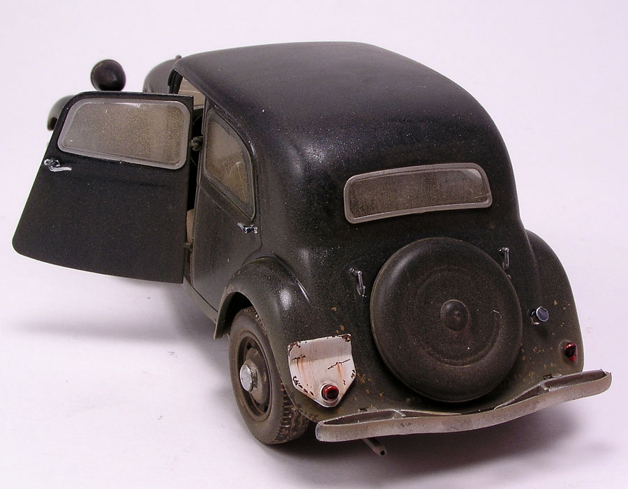 48 scale Citroen Traction 11CV Staff Car_4