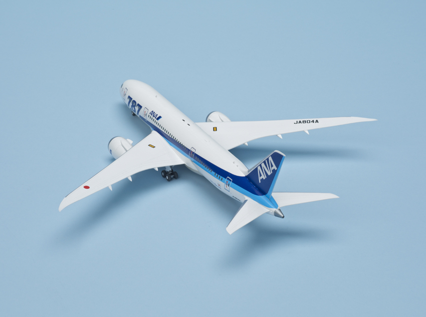 Hasegawa 1/200 scale Boeing 787-8 Finescale Modeler Magazine
