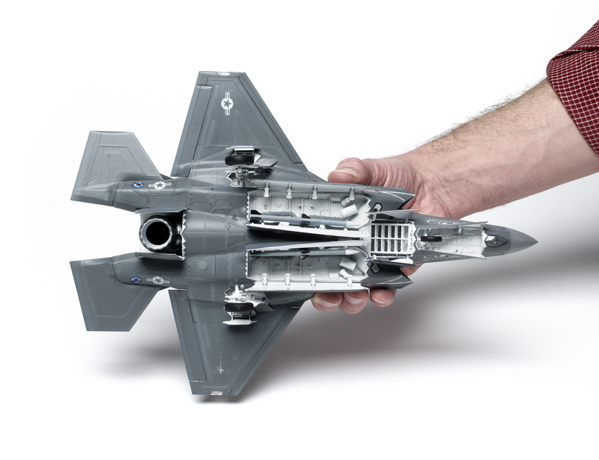 MODEL BUILDING KIT KH80132 1:48 Kitty Hawk F-35C Lightning II 