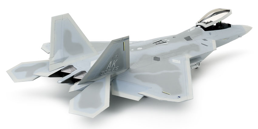 F-22 ラプター　1/48 Amazon.com: Hasegawa 1/48 F-22 Raptor USAF : Arts, Crafts
