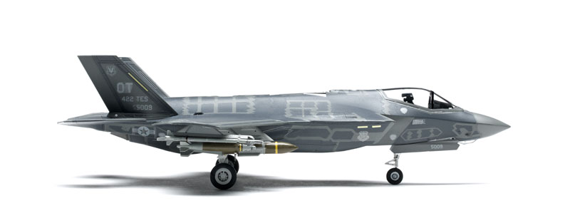 F-35 1/72スケールモデル Amazon.com: DKHOUN 1:72 Scale Model Airplane F-35 Lightning