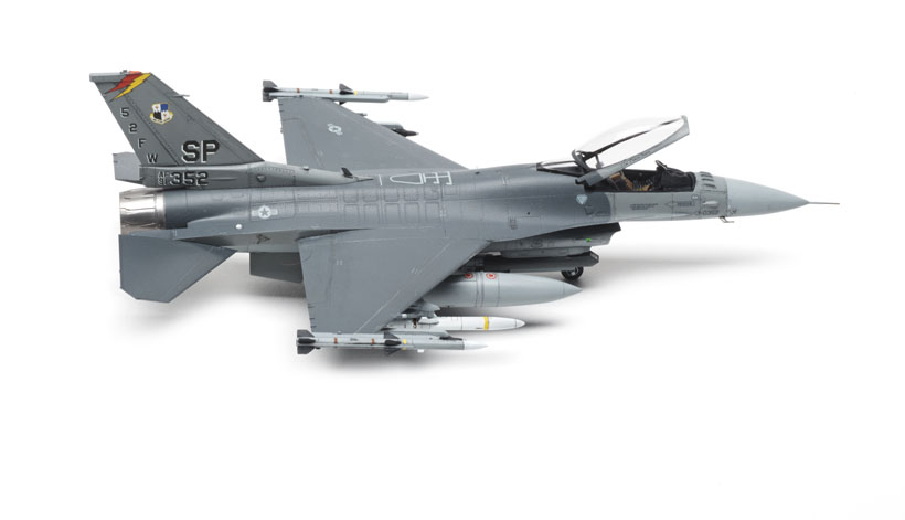 FSM-WB0715_Tamiya_F16CJ_04