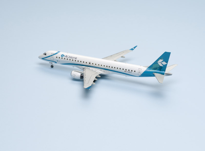 FSMWB0217_Revell_E195_02