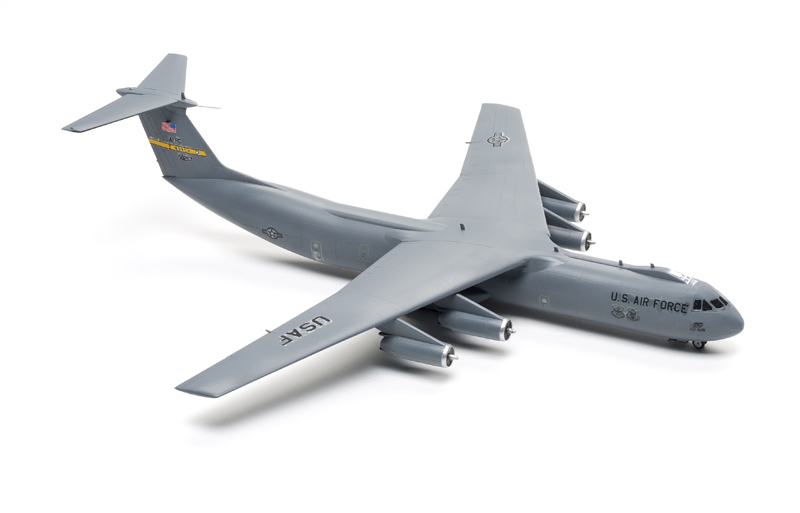 Lockheed C-141B Starlifter aircraft model kit   1/144  Roden  # 325 