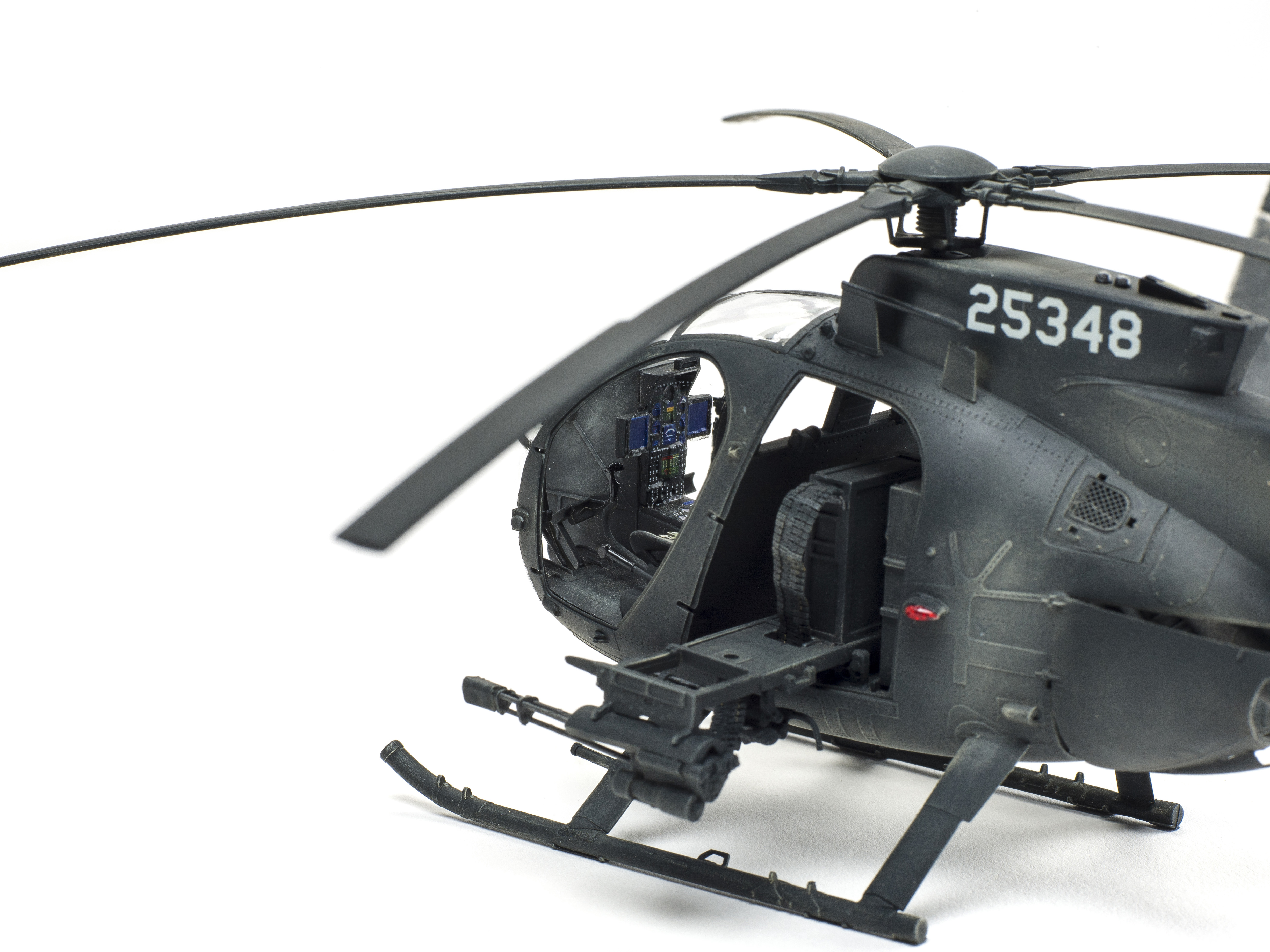 Kitty Hawk 50004 1/35 AH-6J/MH-6J Little Bird w/Figures 