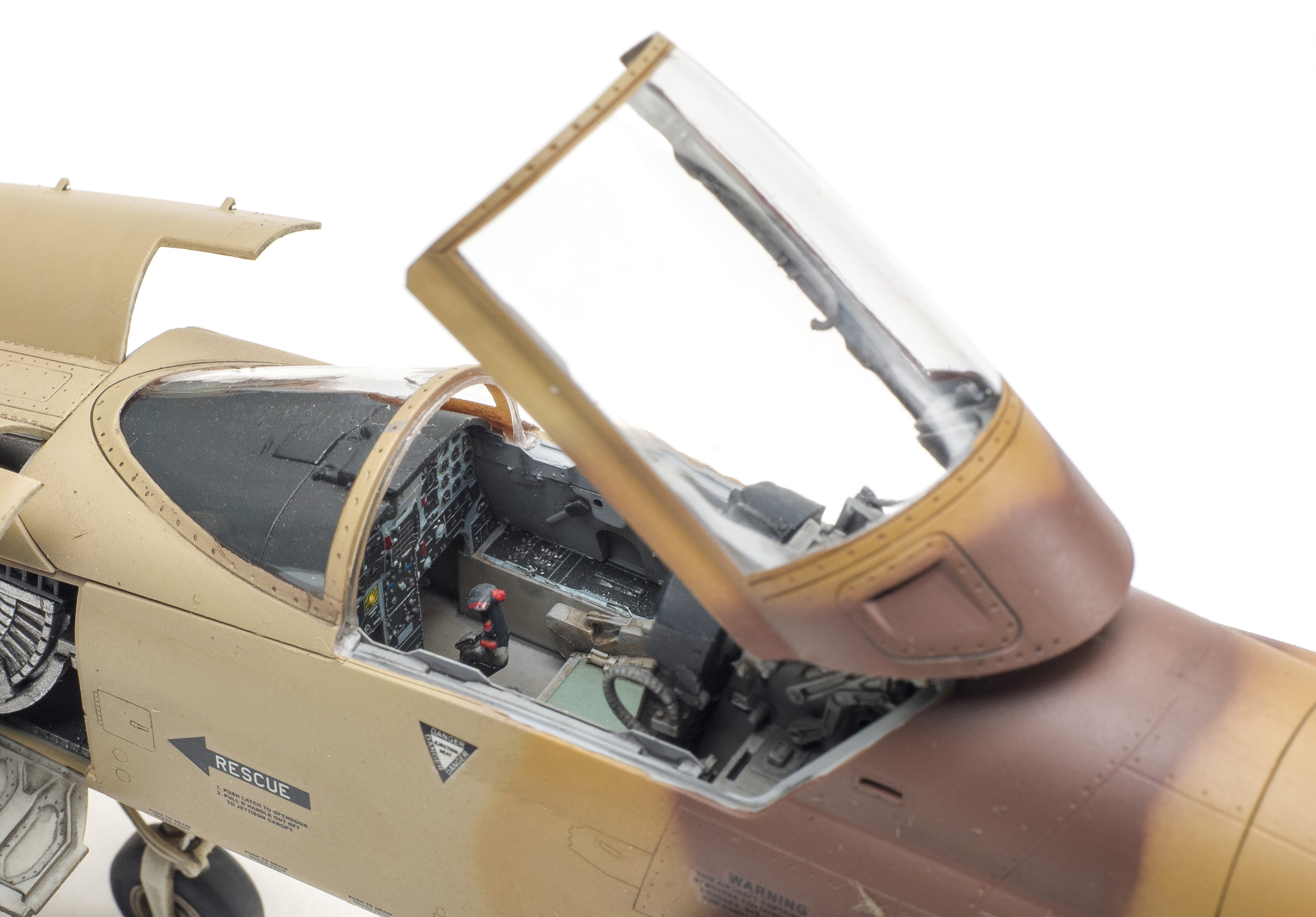 Build review of the Kitty Hawk Northrop F-5E Tiger II scale
