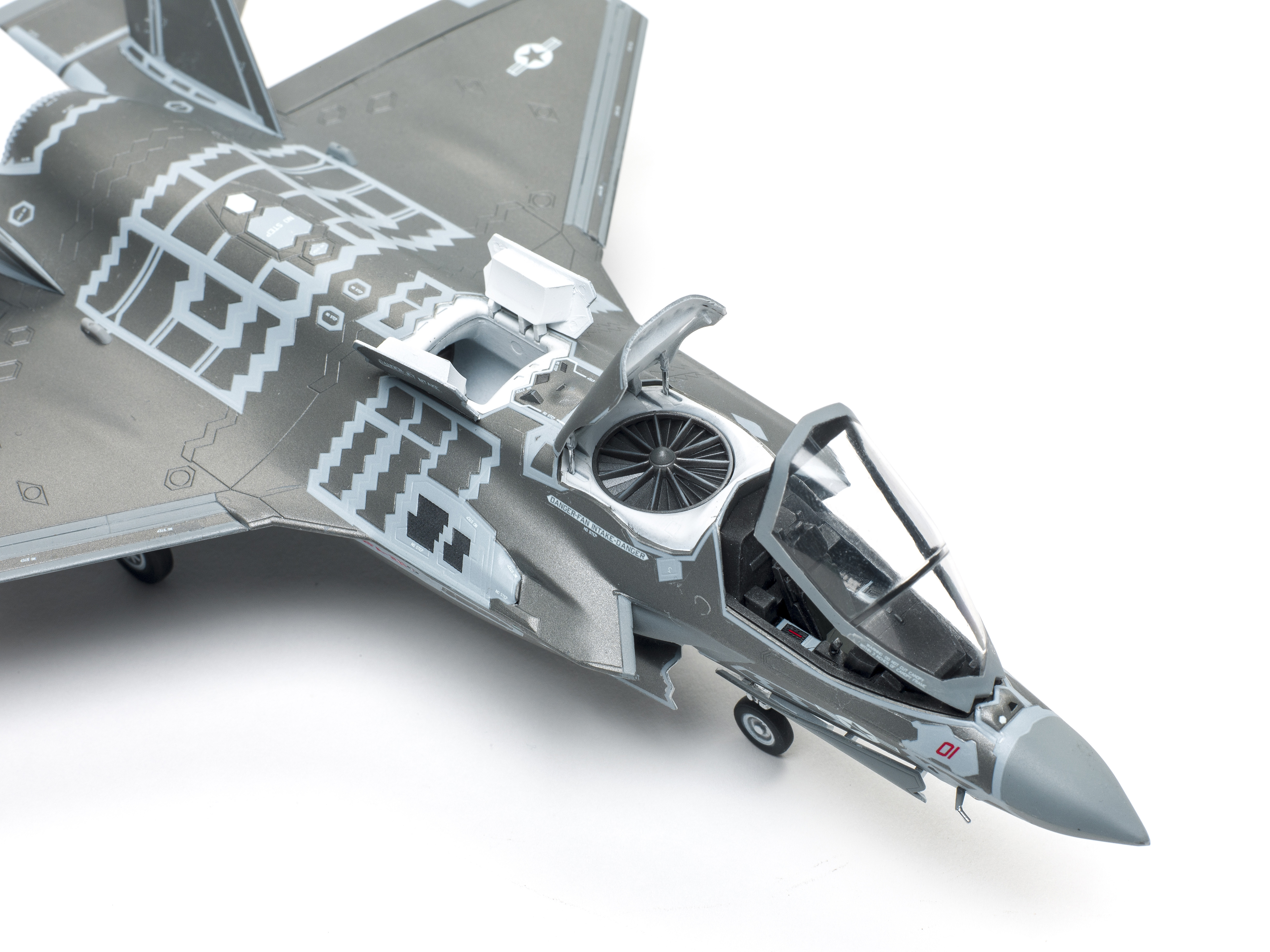 Build review of the Hasegawa F-35B scale model kit