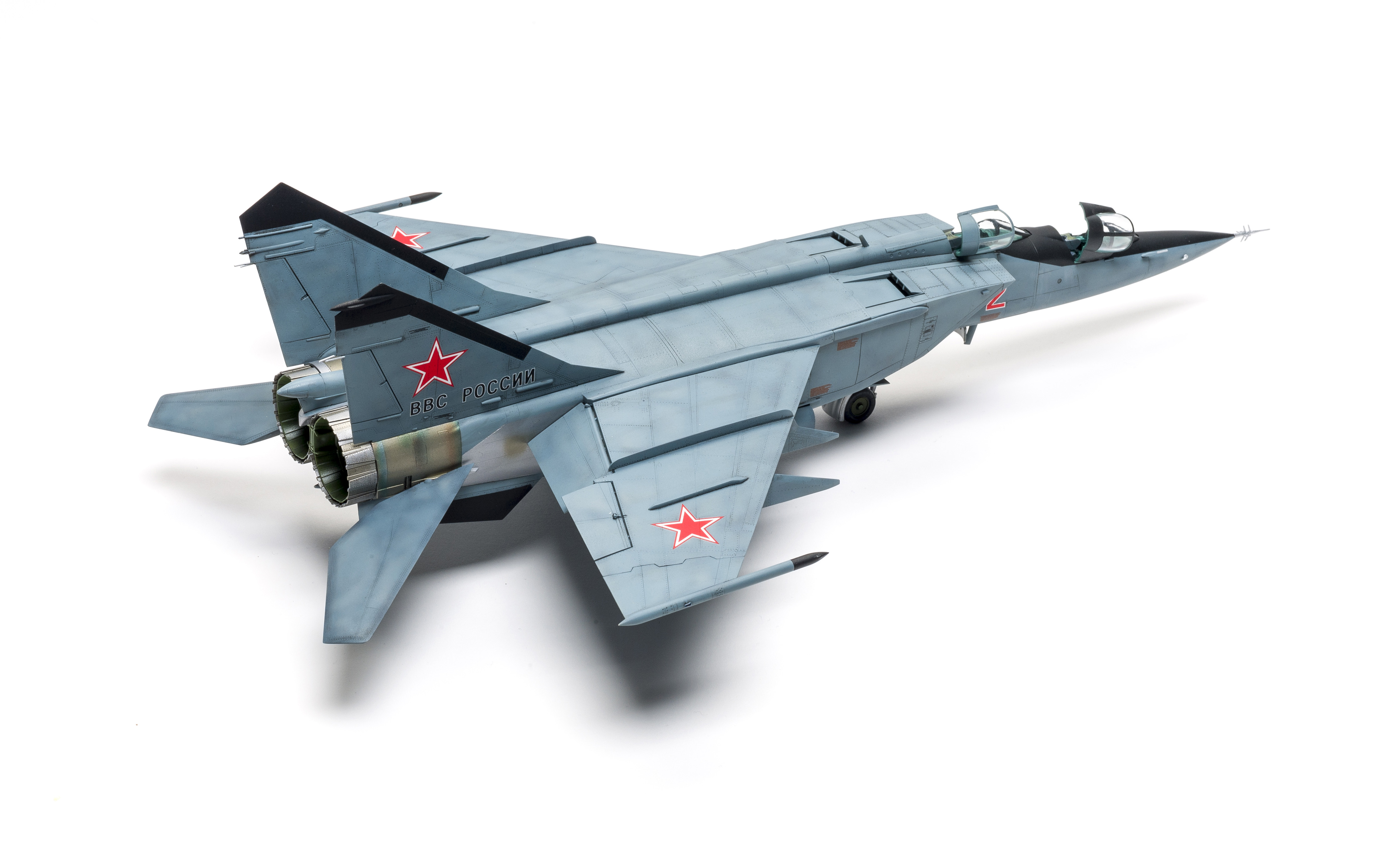 Build review of the Kitty Hawk MiG-25PU “Foxbat” scale model kit 