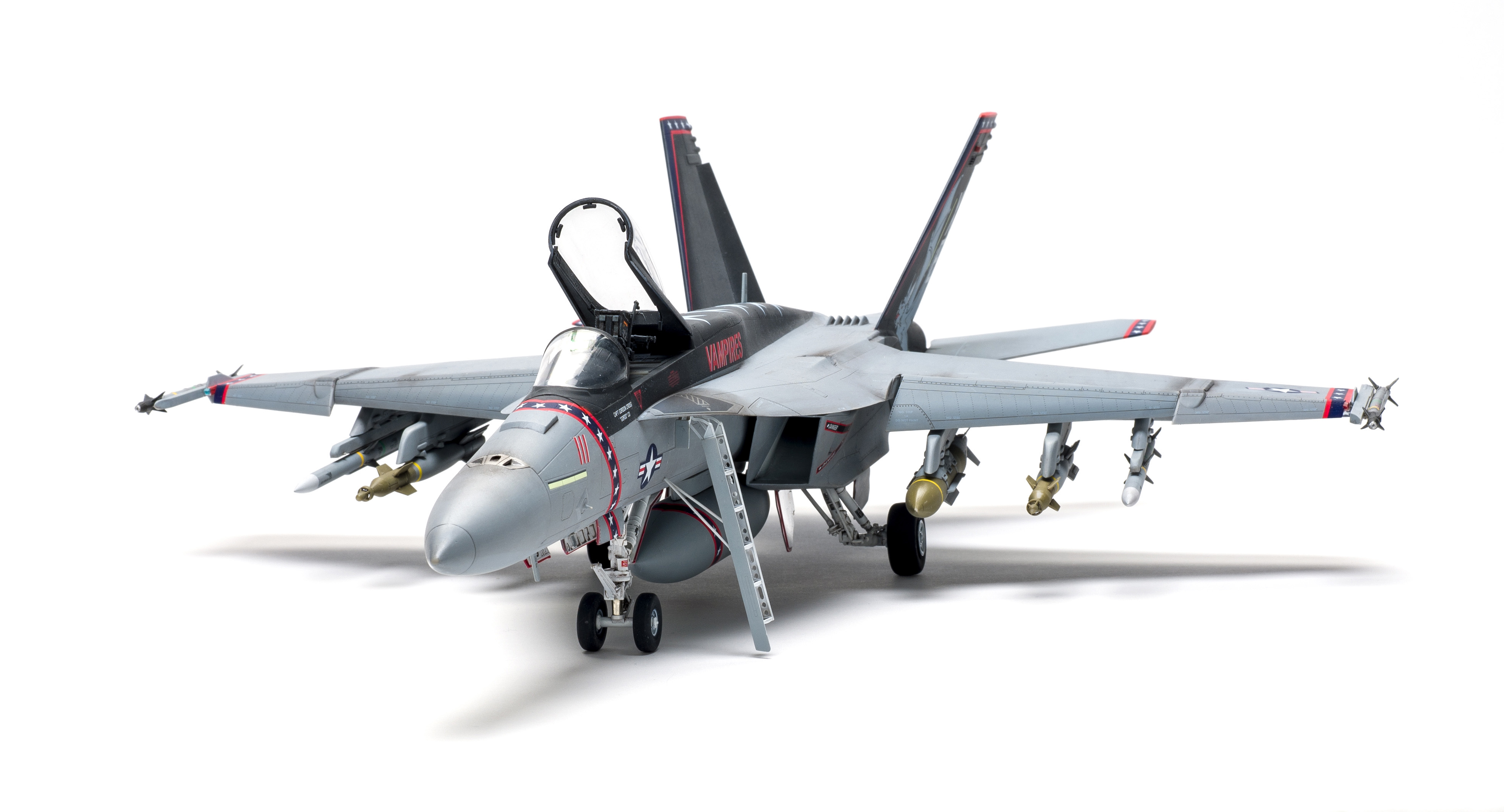 FSMWB0220_Revell_FA18_Super_Hornet_08