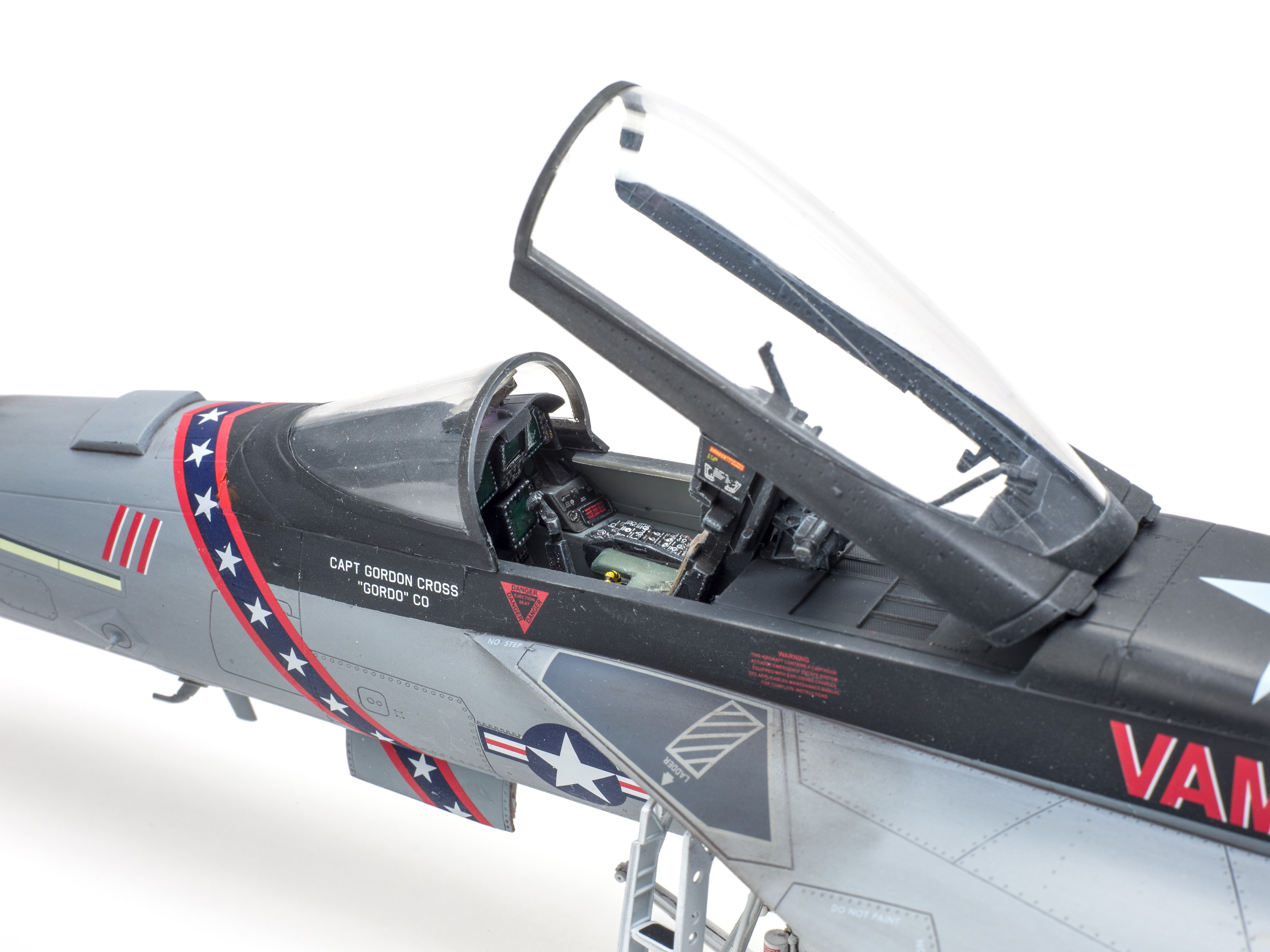 FSMWB0220_Revell_FA18_Super_Hornet_09