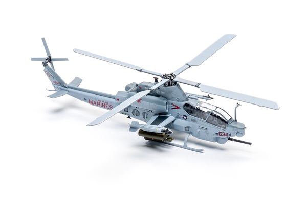 Build review of the Dream Model AH-1Z “Viper” scale model helicopter ...