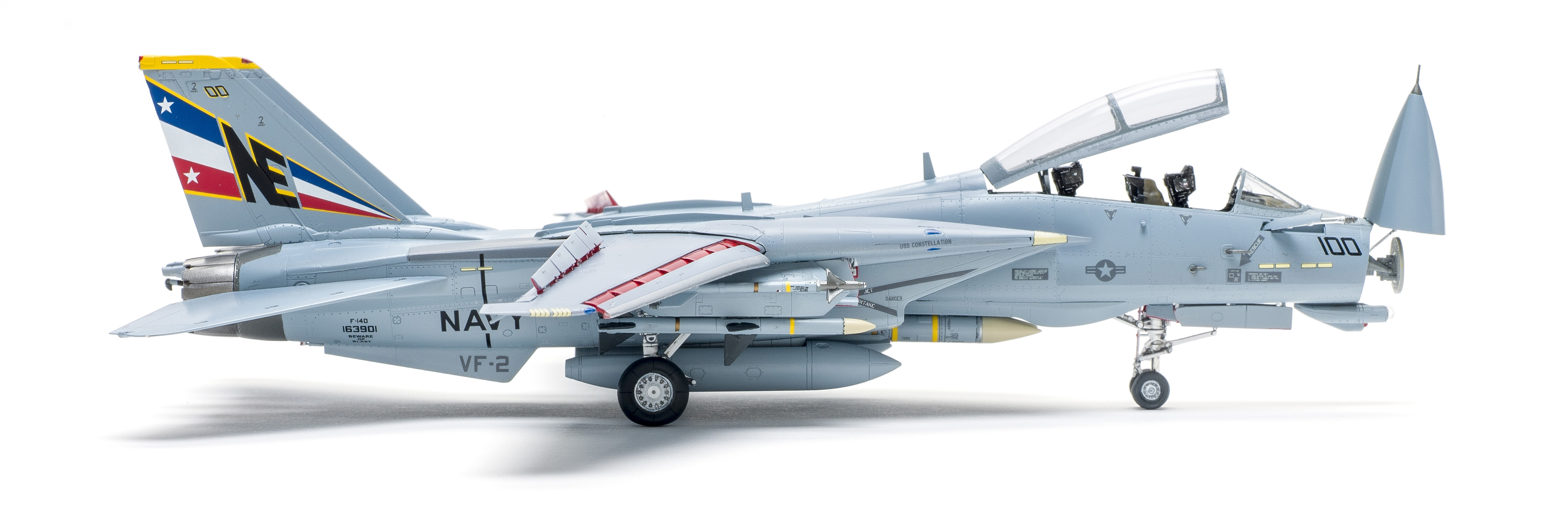 Build review of the GWH F-14D Tomcat scale model aircraft