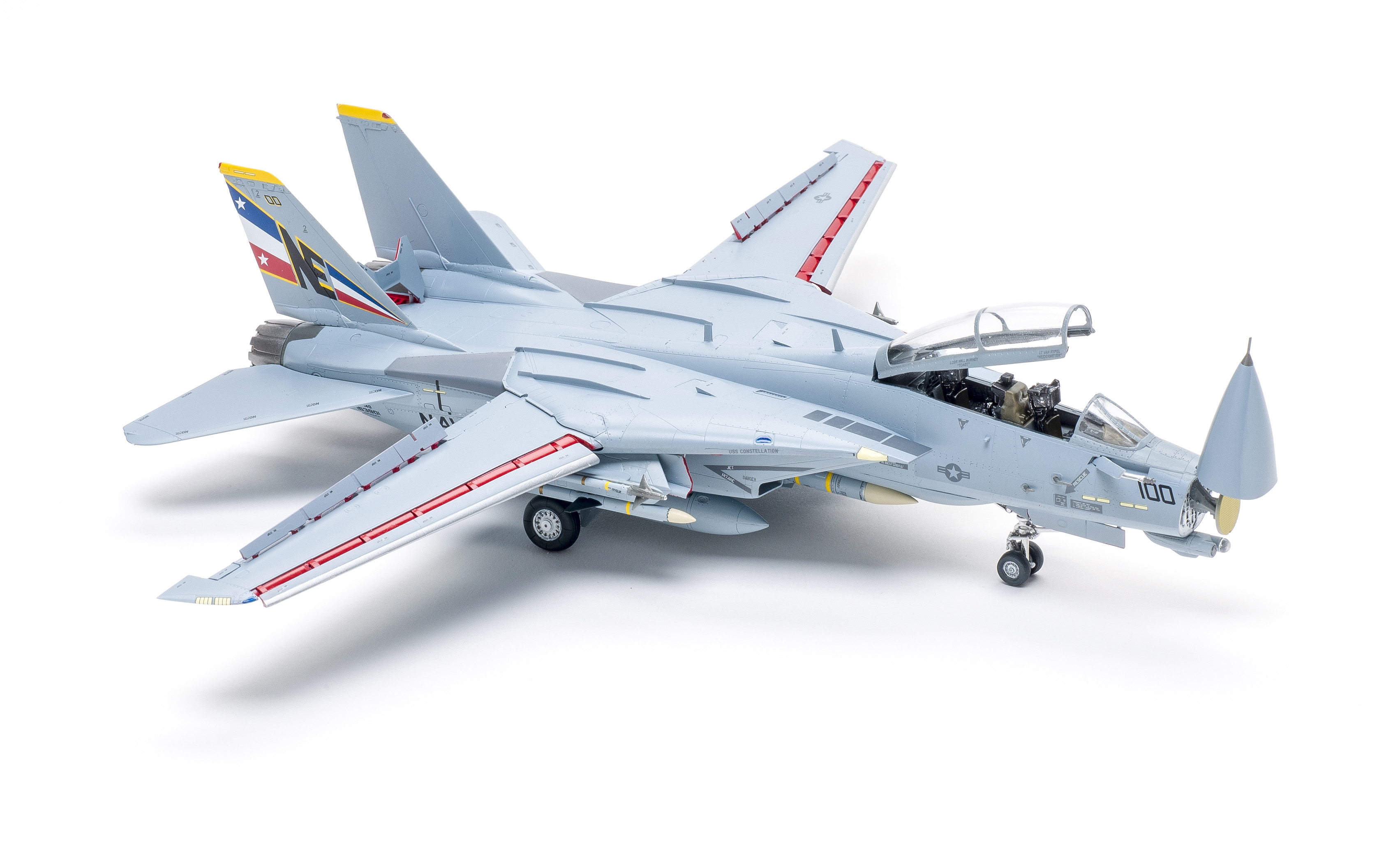 Build review of the GWH F-14D Tomcat scale model aircraft kit 