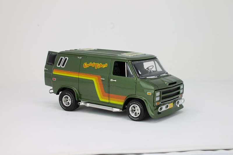 review of the 1976 Chevy Custom Van scale model auto kit | Modeler Magazine