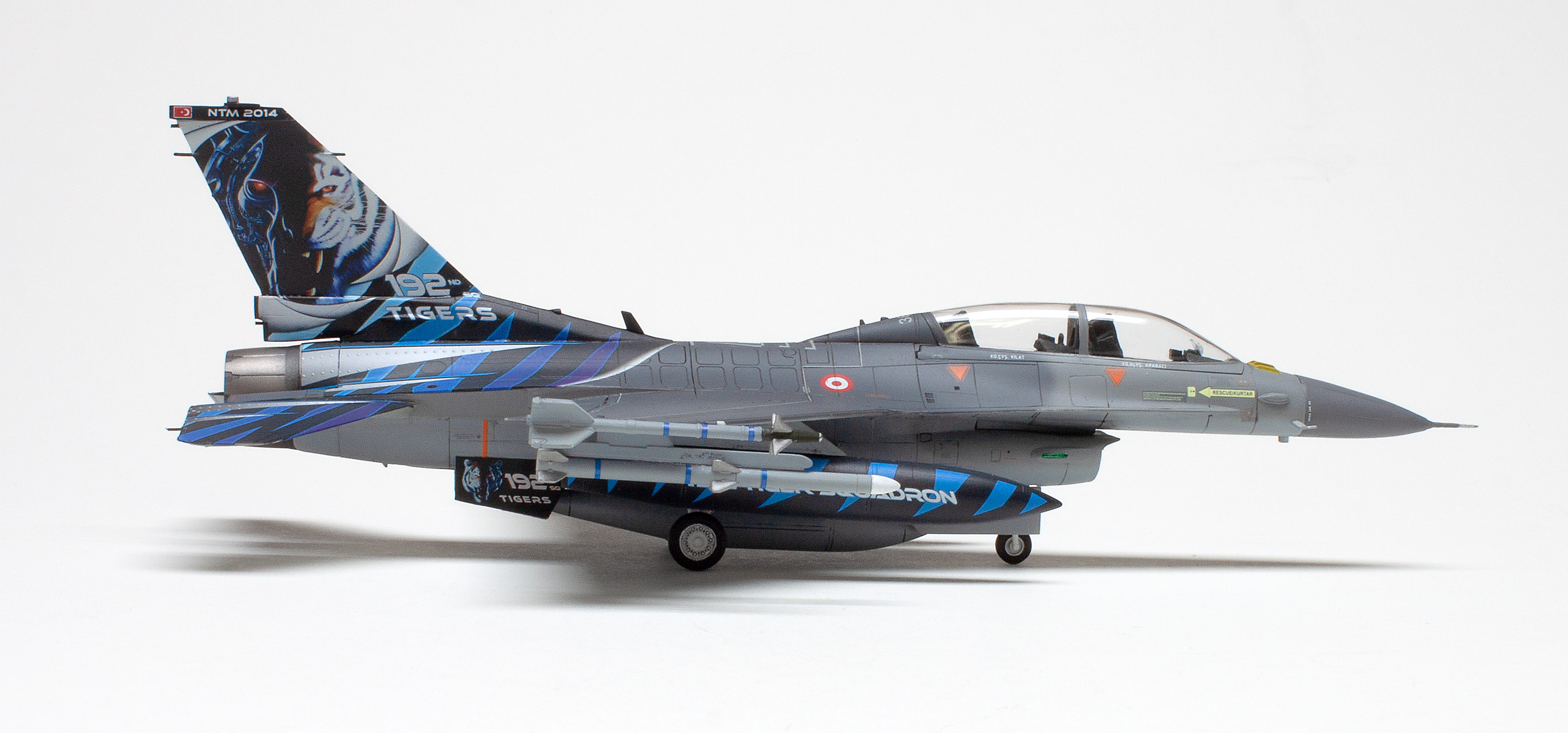 FSDWB0821_Revell_F16D_03