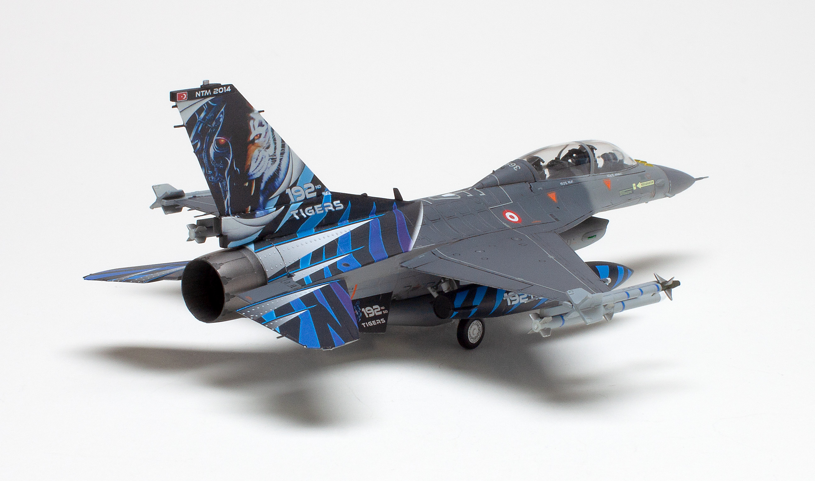 FSDWB0821_Revell_F16D_04