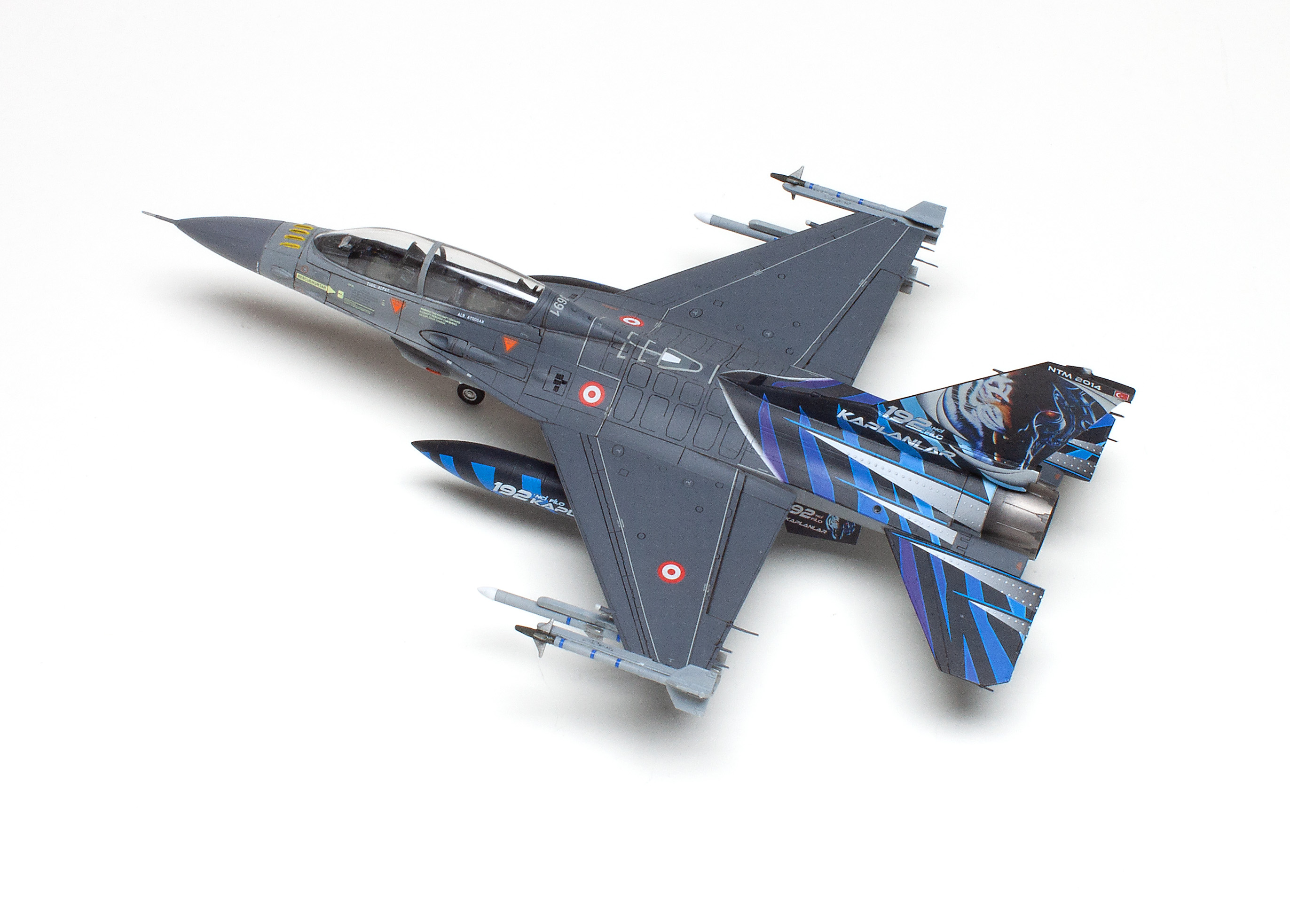 FSDWB0821_Revell_F16D_05