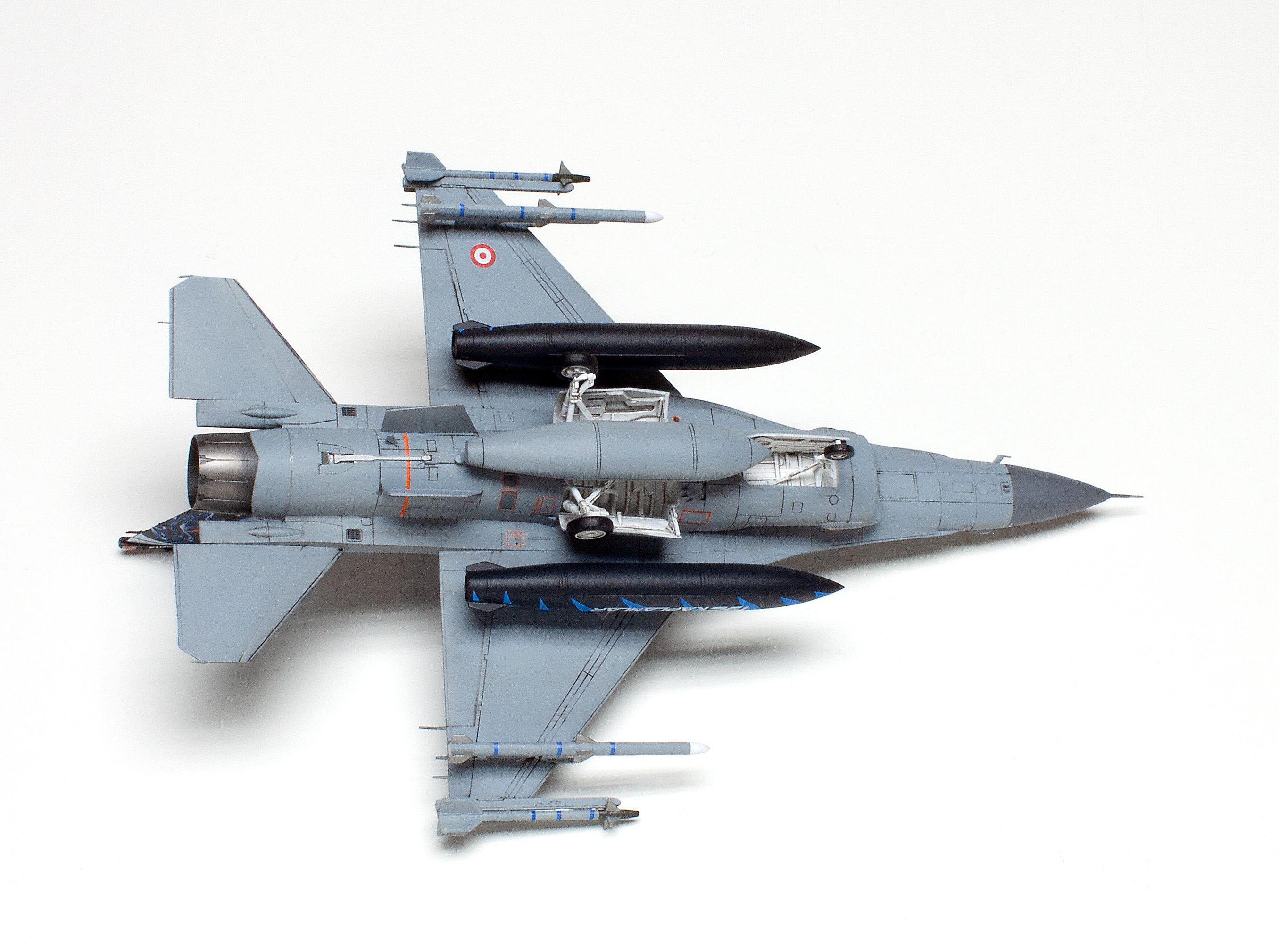 FSDWB0821_Revell_F16D_08