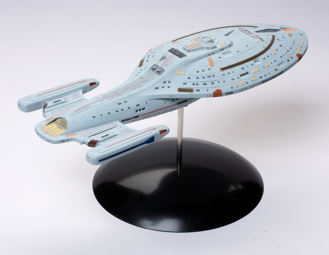 Polar Lights 1/1000 Scale Star Trek USS Voyager Plastic Model Kit ...