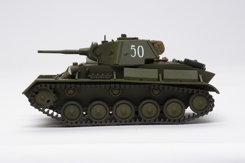 Zvezda 1/35 scale T-70B Soviet light tank plastic model kit review