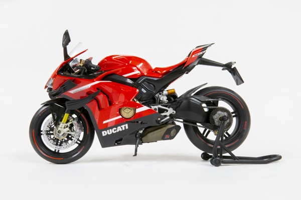 Tamiya 1/12 scale Ducati Superleggera V4 motorcycle plastic model kit  review