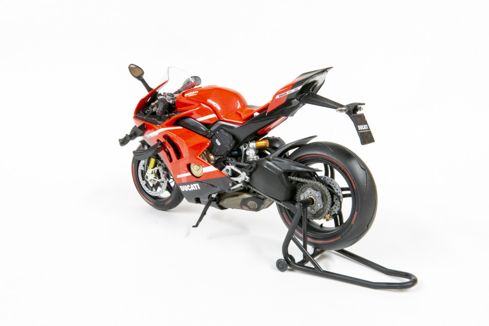 タミヤ 1/12 DUCATI SUPERLEGGERA V4 完成品 Tamiya 1/12 Ducati Superleggera V4 (Tamiya Motorcycle Series