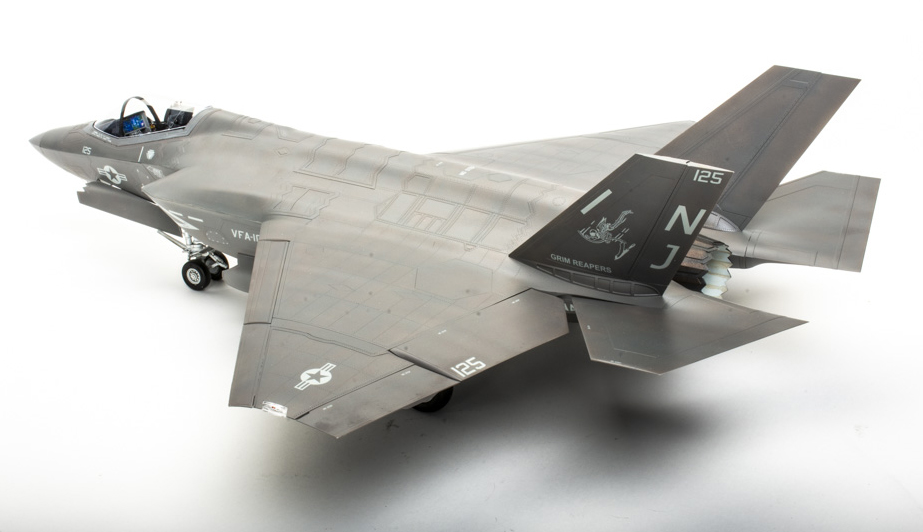 Trumpeter 1/32 scale F-35C Lightning plastic model kit review 