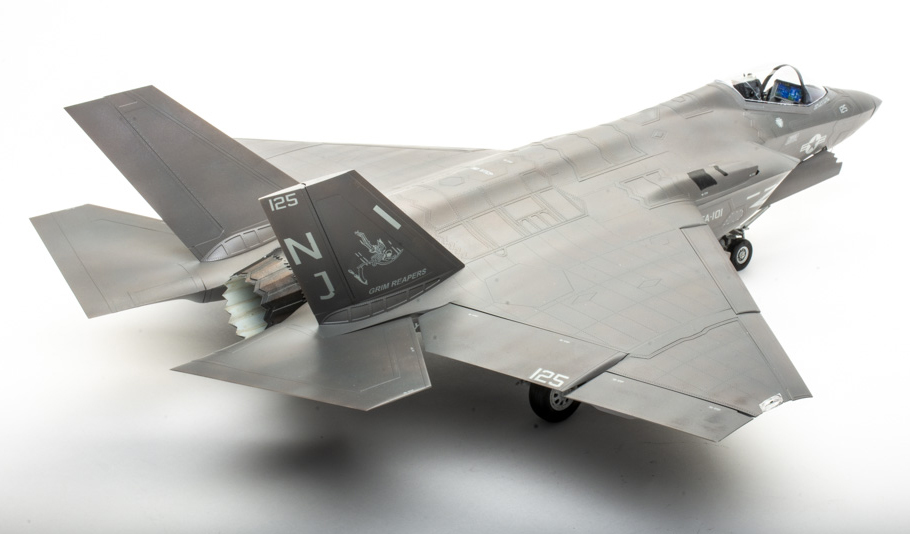 Trumpeter 1/32 scale F-35C Lightning plastic model kit review