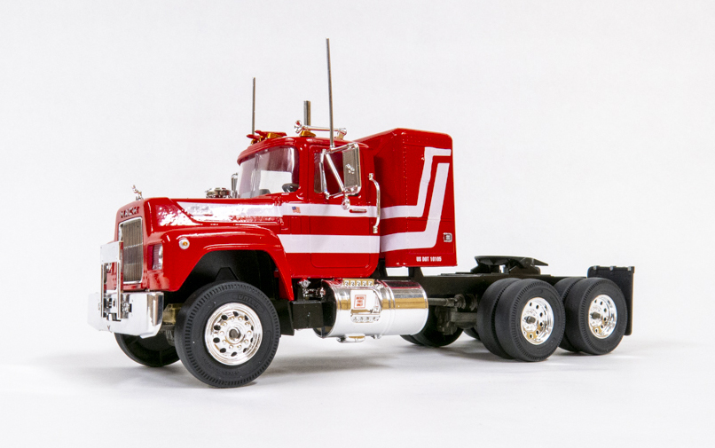 Revell 1/32 scale Mack R Conventional truck plastic model kit