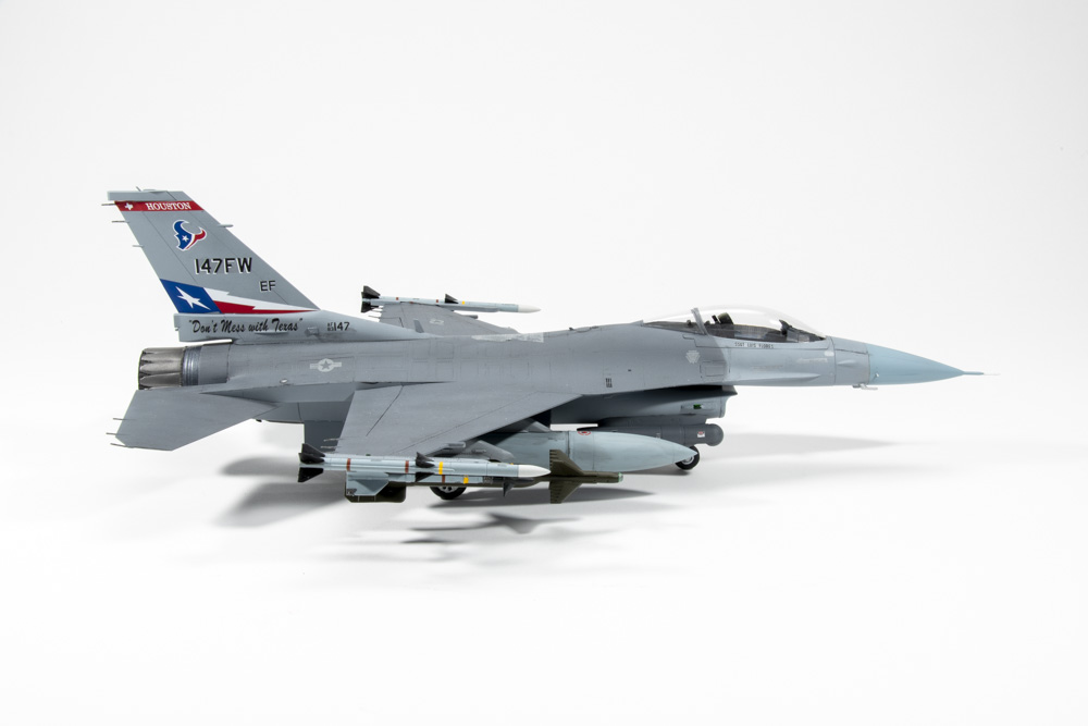 Kinetic 1/48 scale F-16C Block 25/42 USAF plastic model kit review 