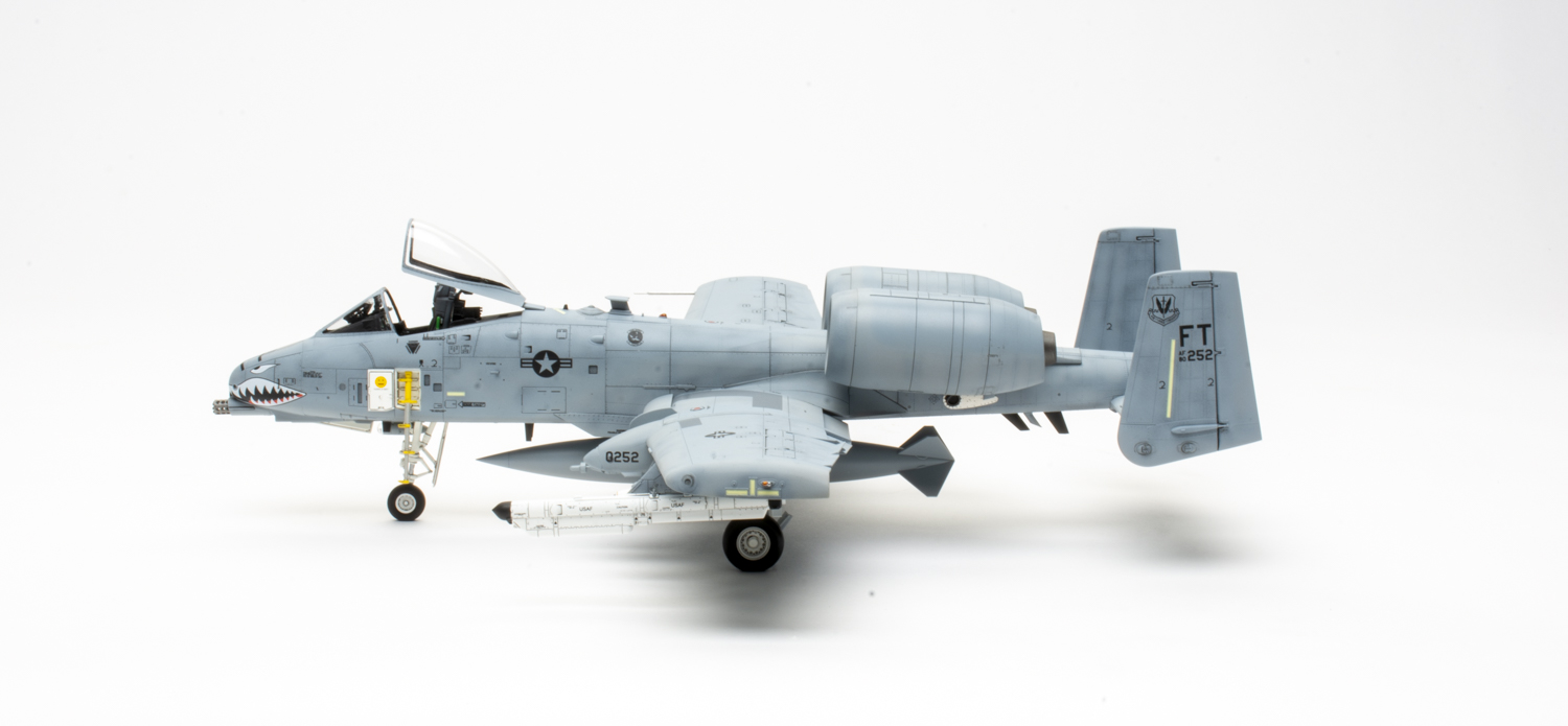 A-10 Thunderbolt II 1/48スケールモデル Amazon.com: A-10A Fairchild Thunderbolt II 1/48 Tamiya