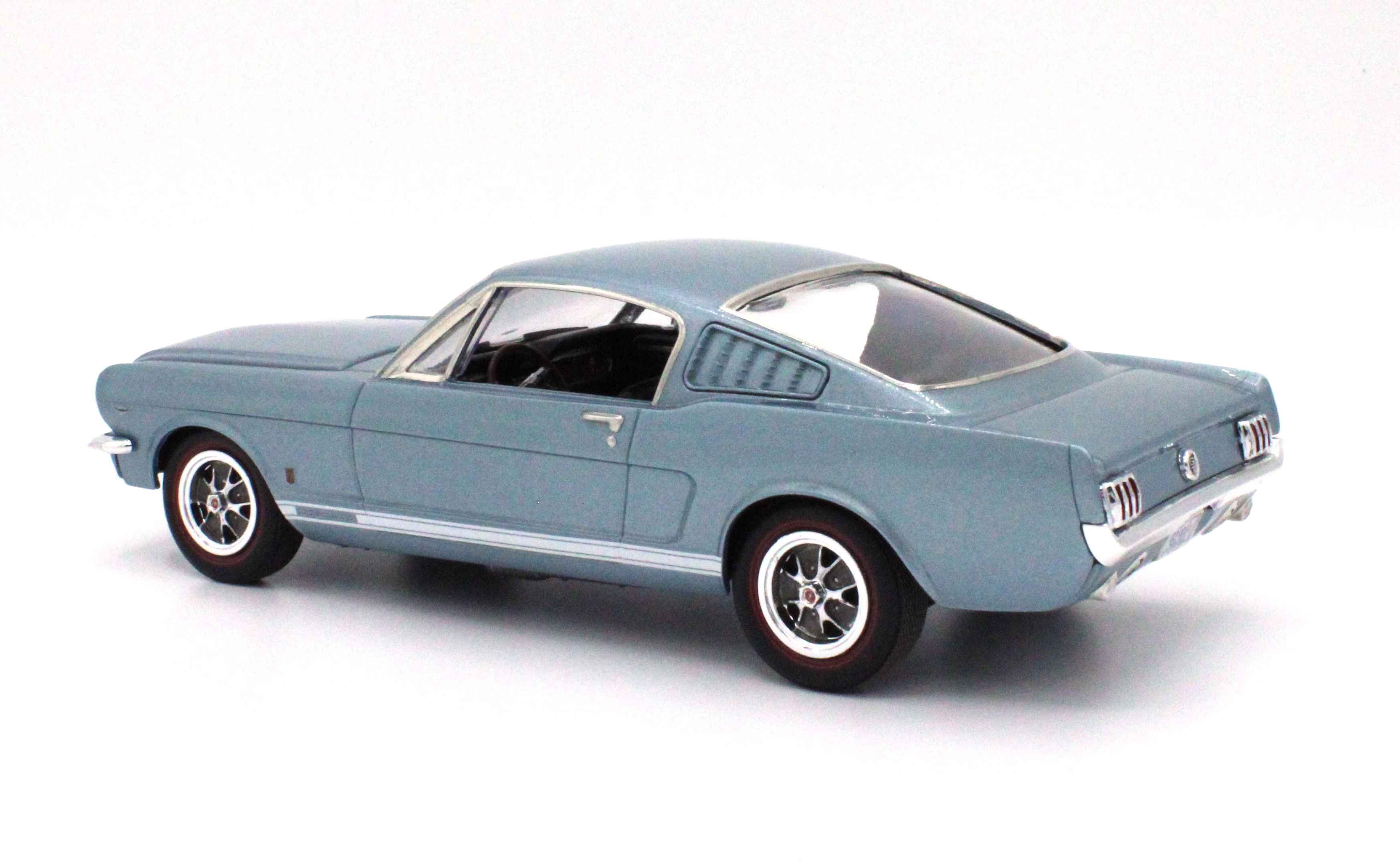 AMT 1/25 scale 1966 Ford Mustang GT Fastback 2+2 plastic model kit