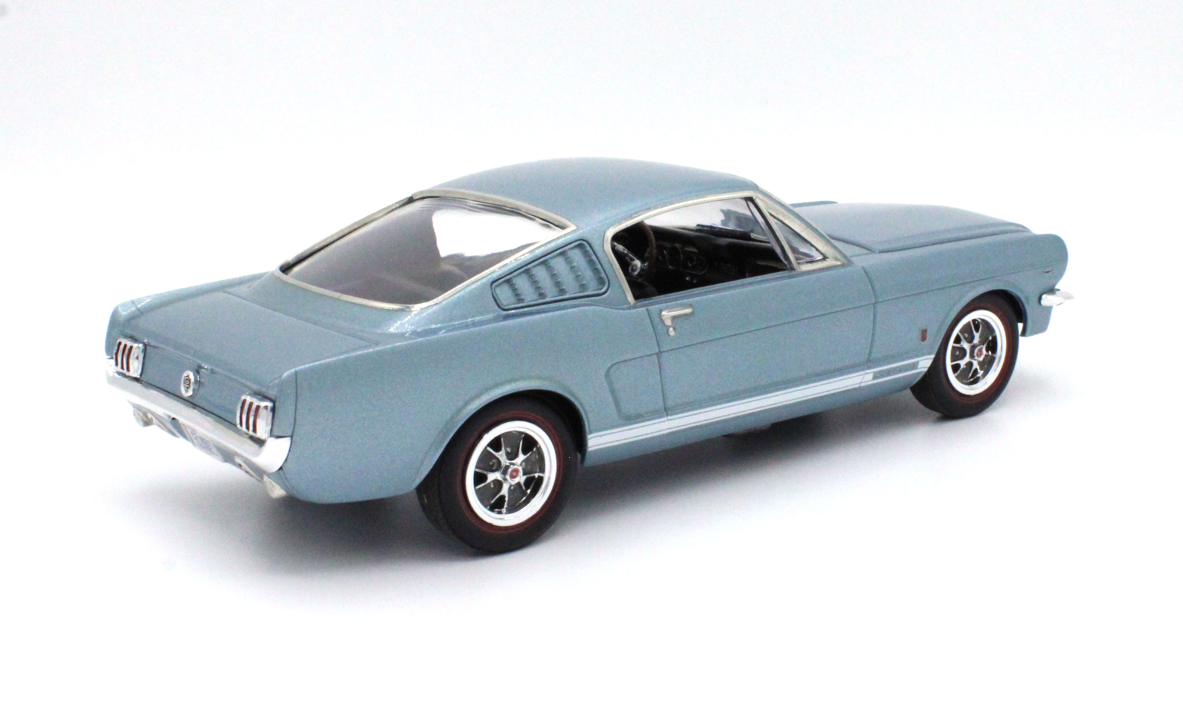 AMT 1/25 scale 1966 Ford Mustang GT Fastback 2+2 plastic model kit