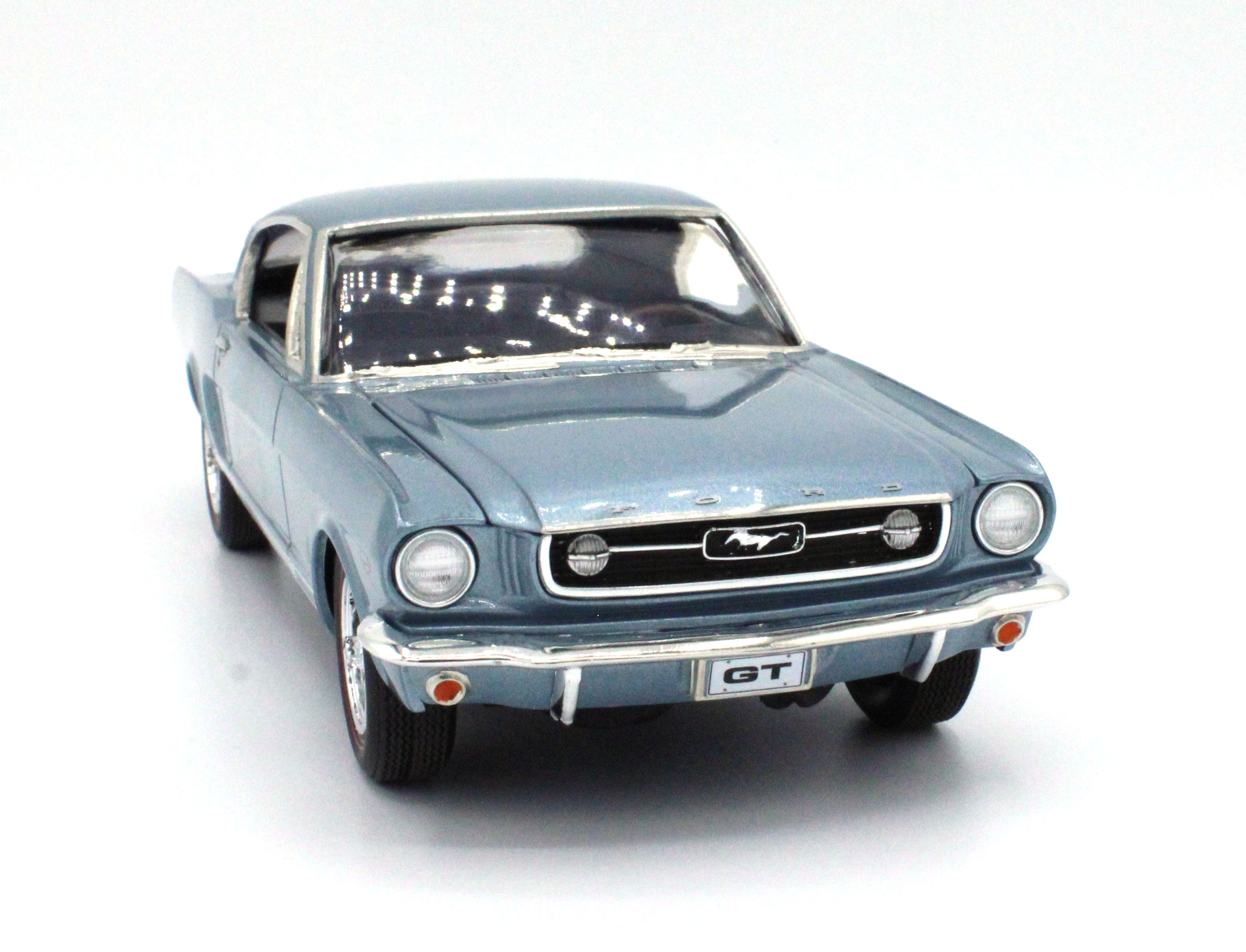 AMT 1/25 scale 1966 Ford Mustang GT Fastback 2+2 plastic model kit