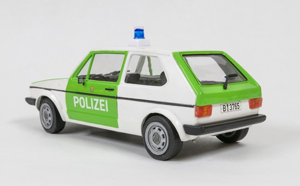 Italeri 1/24 scale Volkswagen Golf “Polizei” plastic model car kit review