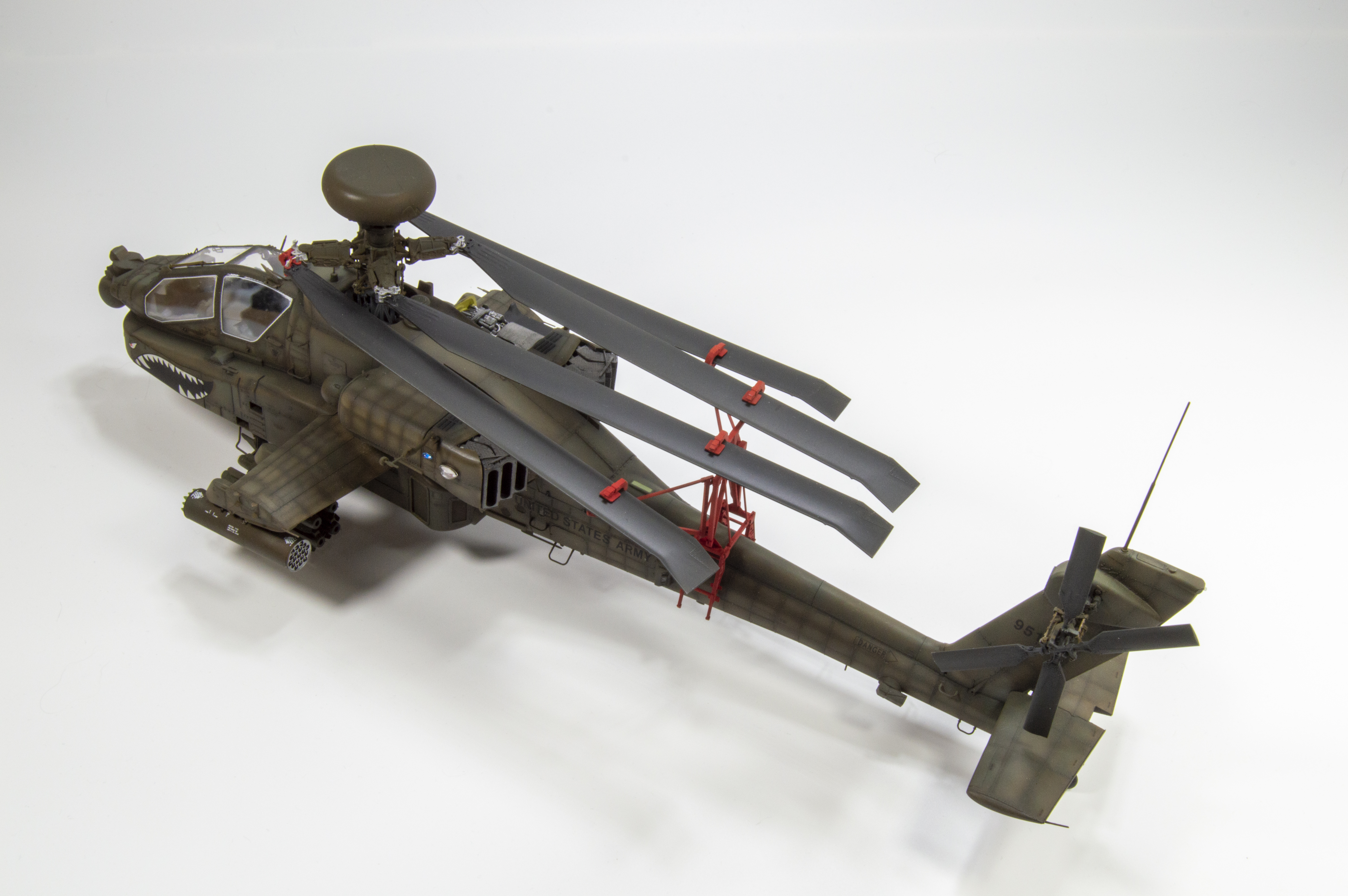 Takom 1/35 scale AH-64D Apache Longbow plastic model kit