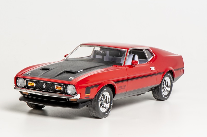 American Muscle 1972 Ford Mustang Mach 1 1:18 Scale Diecast