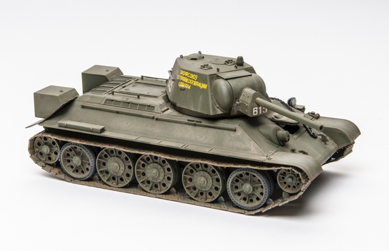 Italeri 1/35 scale T-34/76 1943 Premium Edition plastic model kit review