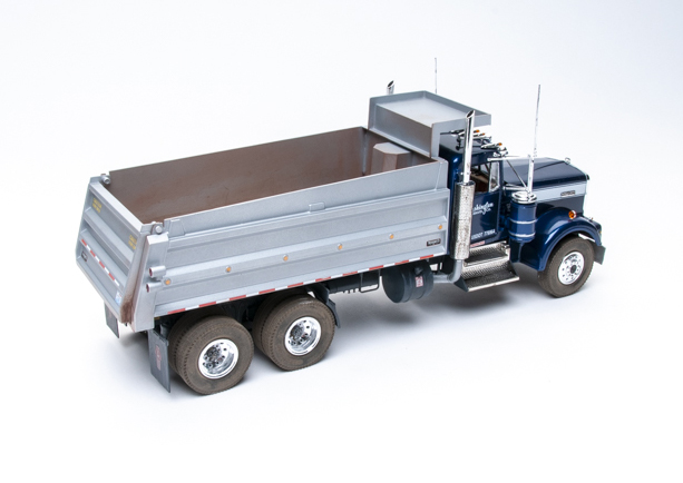 Revell 1/25 scale Kenworth W-900 dump truck plastic model kit 