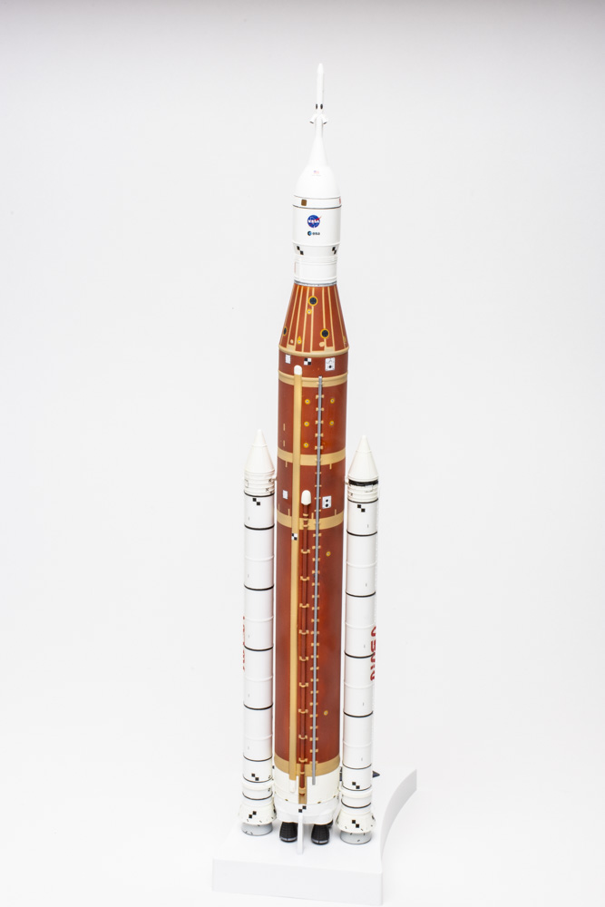 AMT 1/200 scale Artemis I Space Launch System and Orion Crew Spacecraft