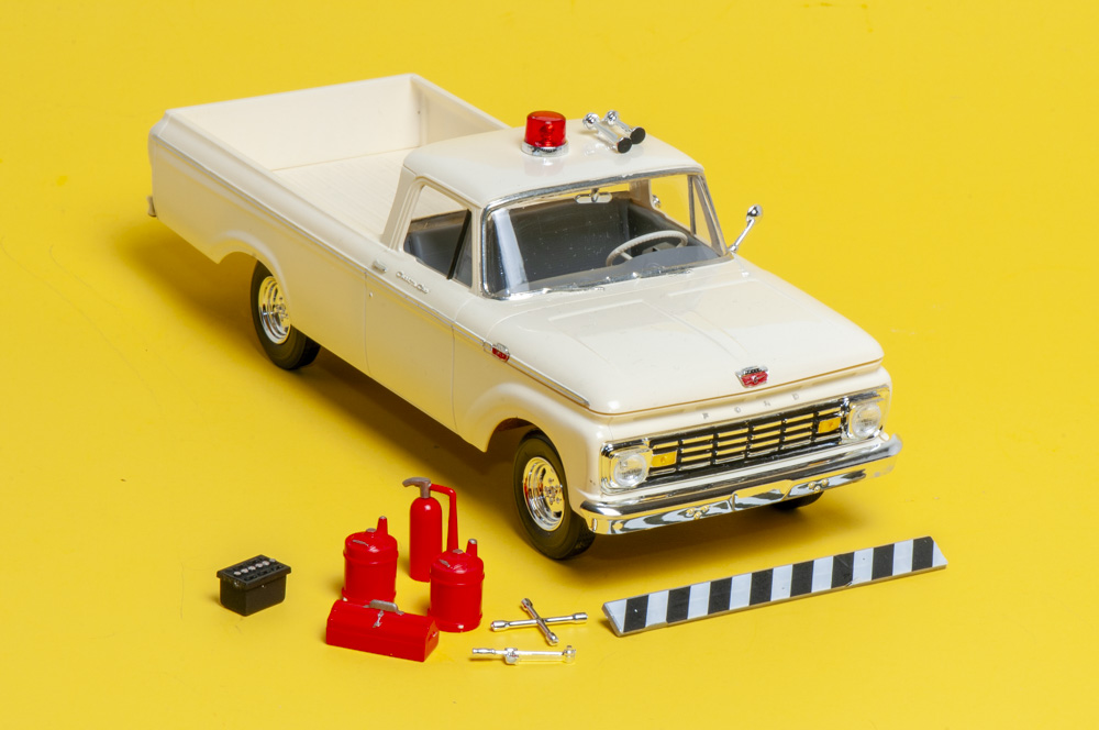 AMT 1/25 scale F-100 Camper Pickup plastic model kit review AMT 1/25 scale F-100 Camper Pickup plastic model kit review