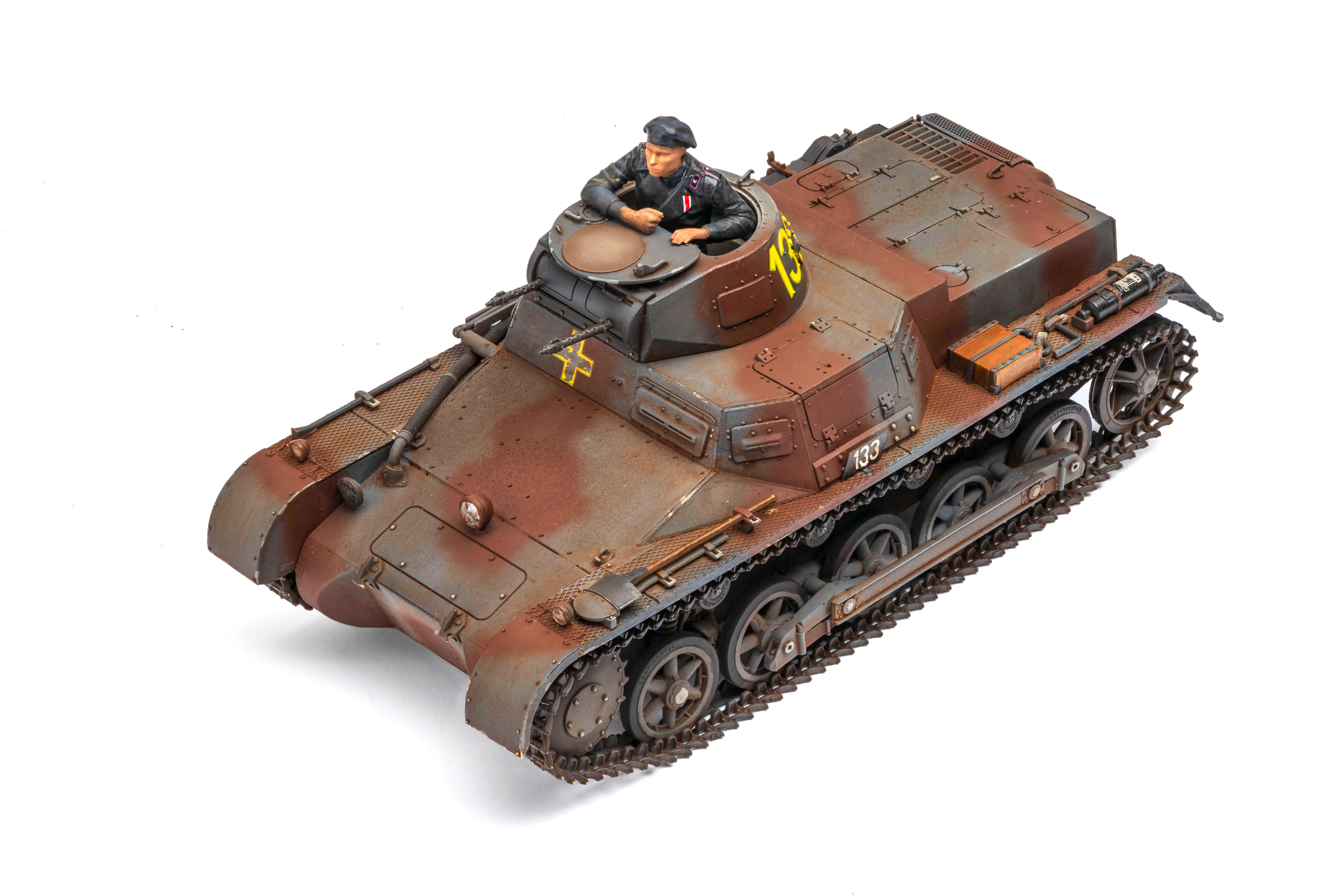 Academy KIFV 1/35 プラモデル Amazon.com: KIFV Korean Army K200 1-35 Academy : Arts