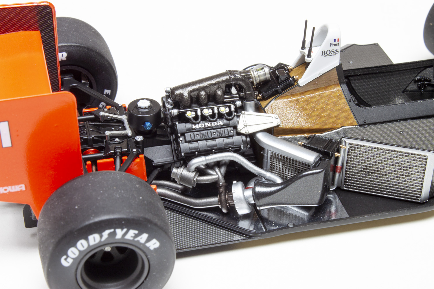 Meng 1/24 scale McLaren MP4/4 1988 plastic model kit review Meng 1/24 scale McLaren MP4/4 1988 plastic model kit review