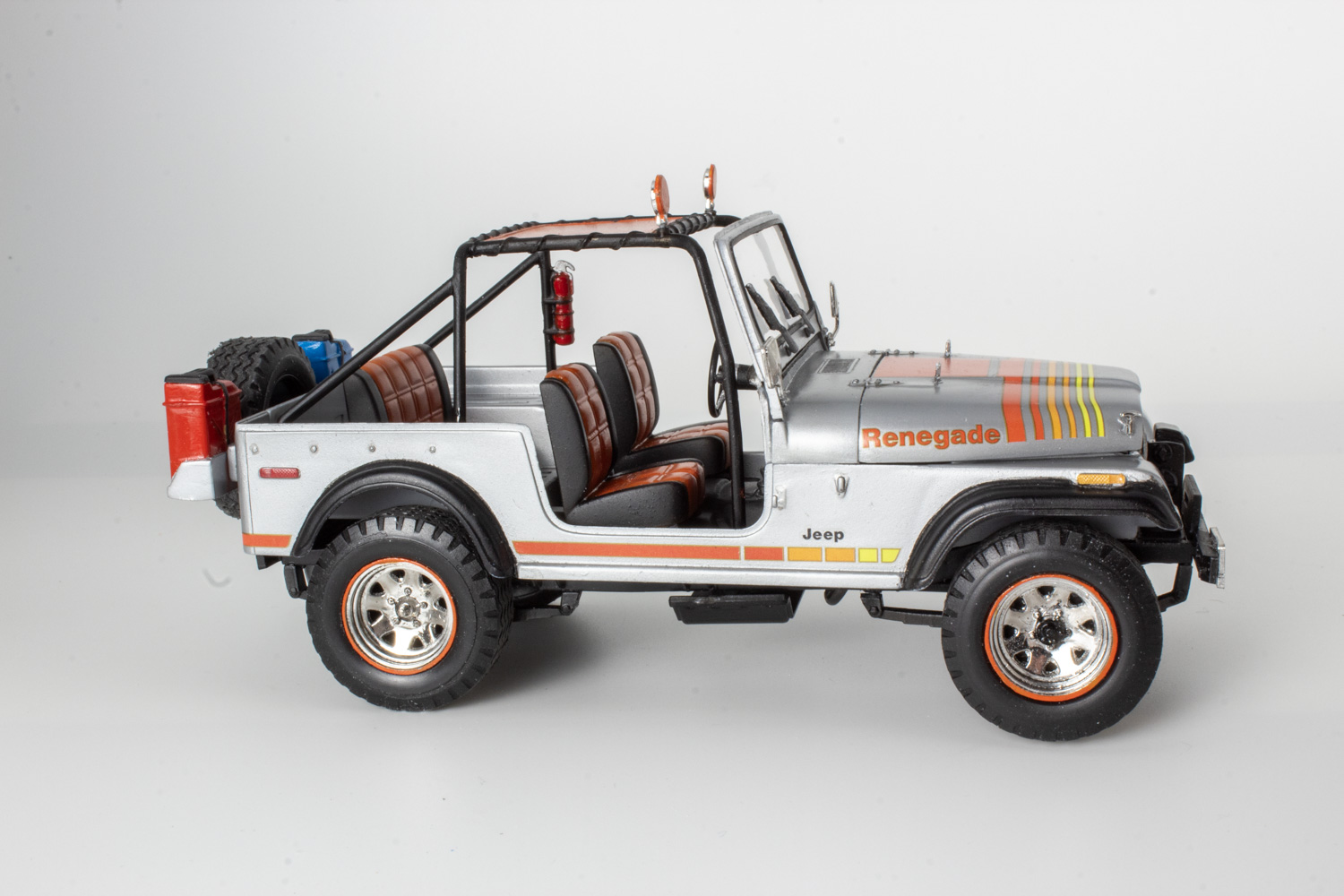 Revell 1/24 scale '77 Jeep CJ-7 2'n1 plastic model kit review