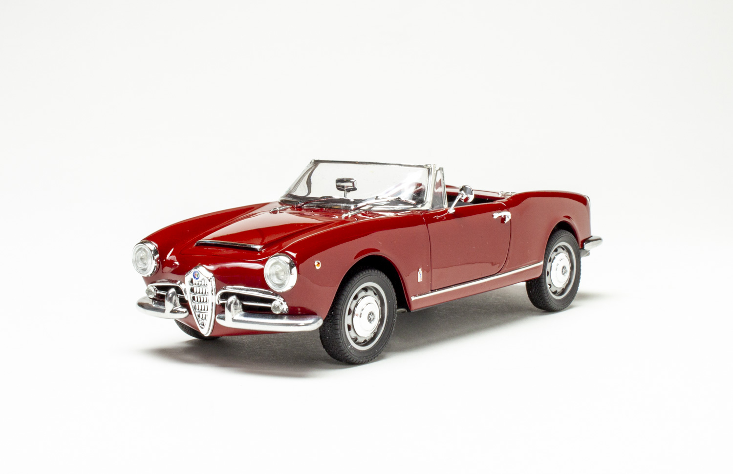 Italeri 1/24 scale Alfa Romeo Giulia Spider 1600 plastic model kit ...