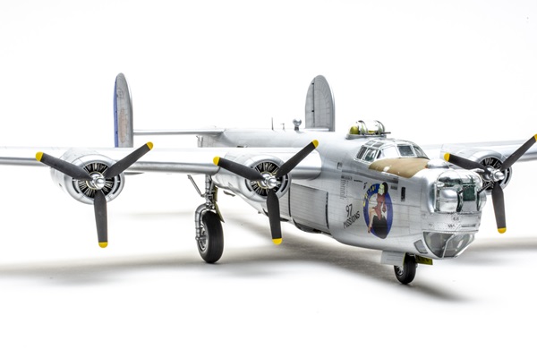 B-24D LIBERATOR - 1/48 - Maquette Monogram - Modélisme B-24D LIBERATOR - 1/48 - Maquette Monogram - Modélisme