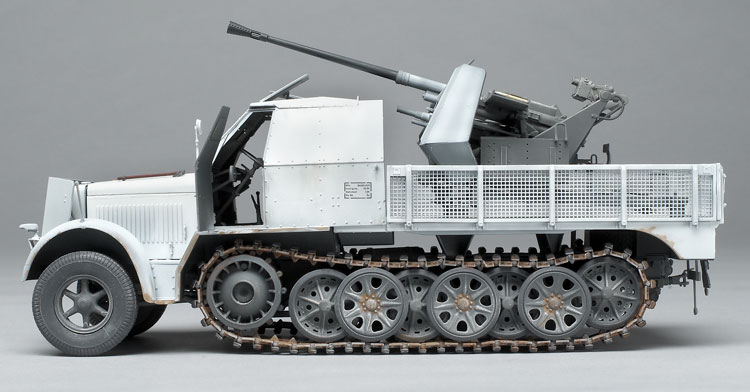 Dragon 1/35 scale SdKfz 7/2 3.7cm mit FlaK 37 halftrack