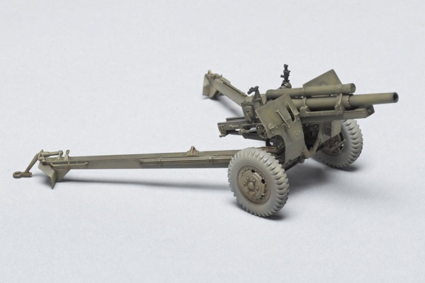 Dragon 1/35 scale M2A1 105mm howitzer and carriage