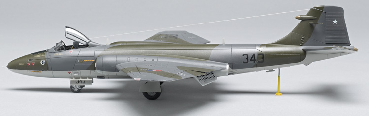 Airfix 1/72 scale English Electric Canberra PR.9 aircraft